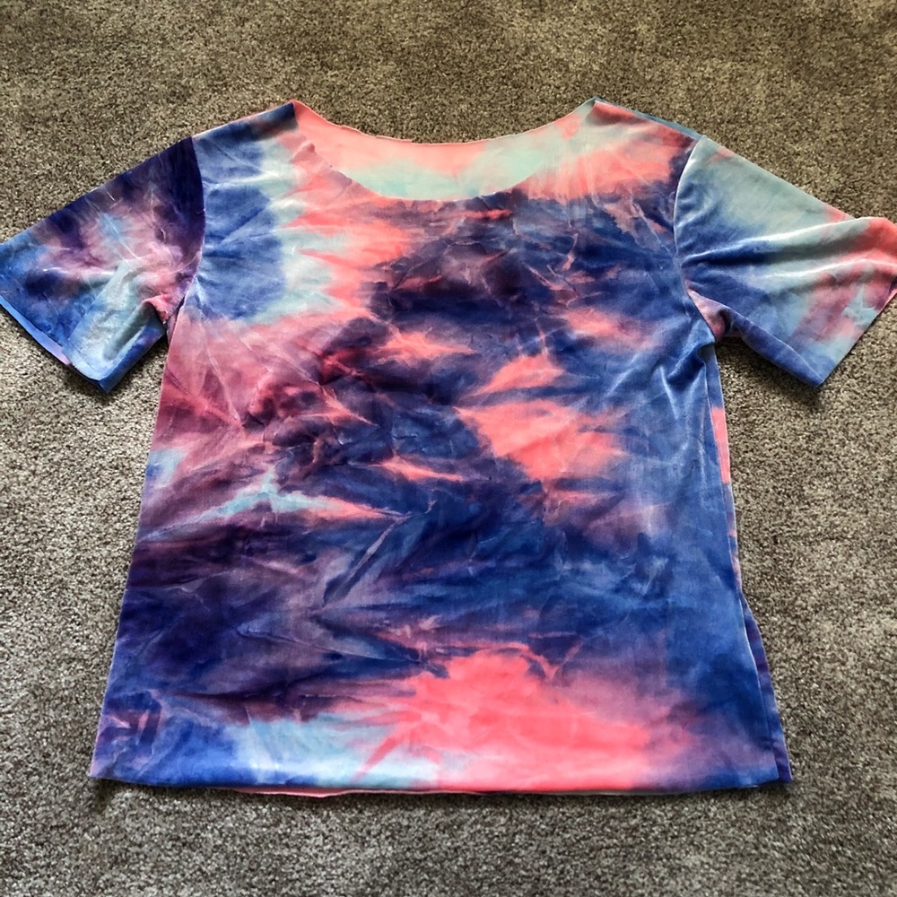 Women’s Small Velvet Tee